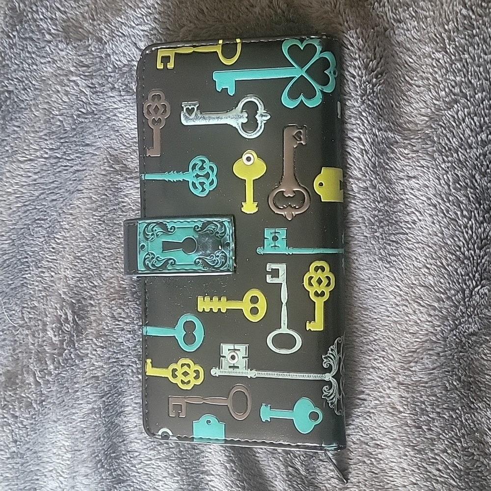 ⚘️ 2/$15. Shaggy & Wear ket design wallet.
